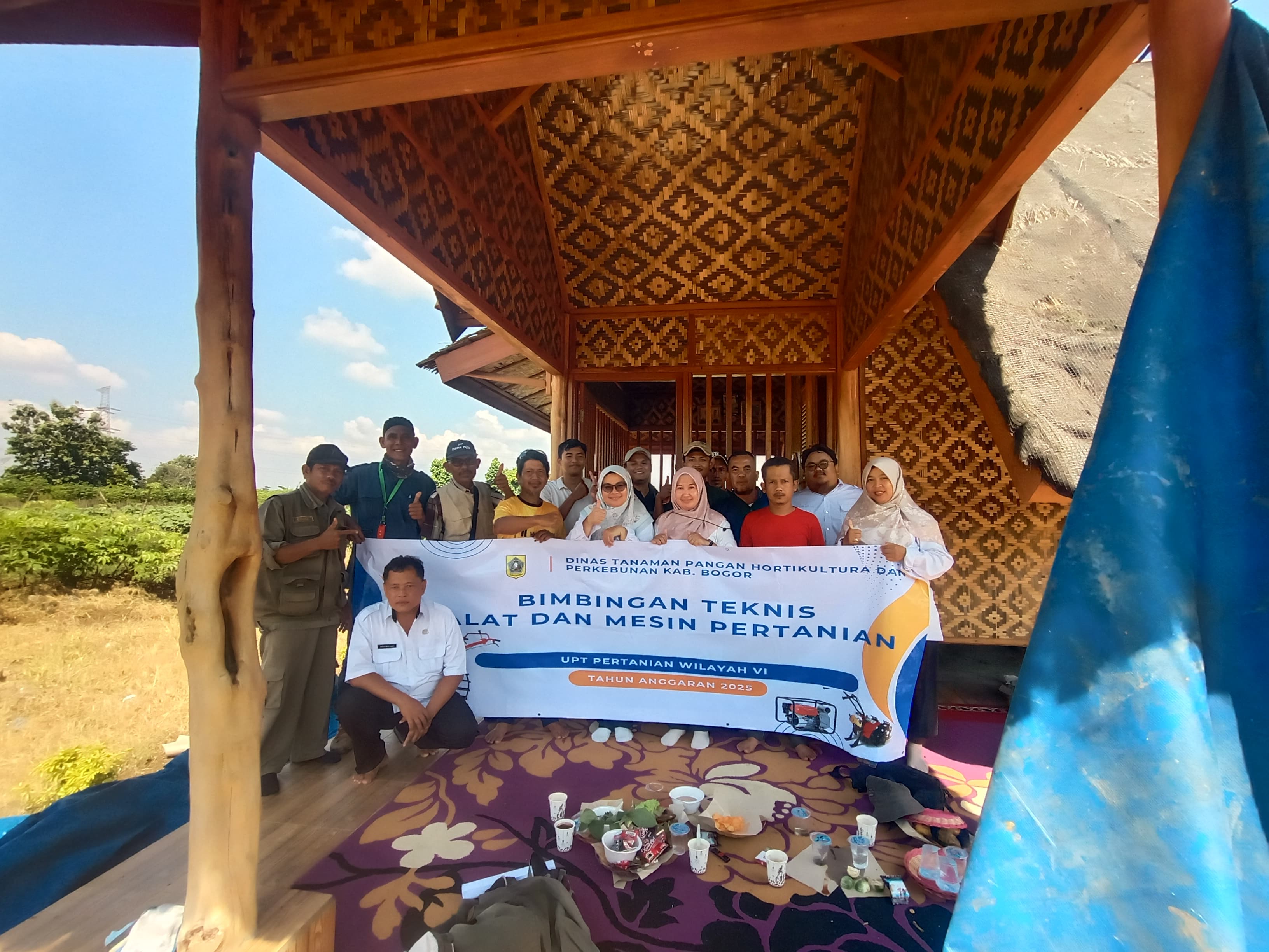 Bimbingan Teknis Alsintan dengan pengenalan TR4 dan praktek pengoperasian TR4 sesuai dengan SOP